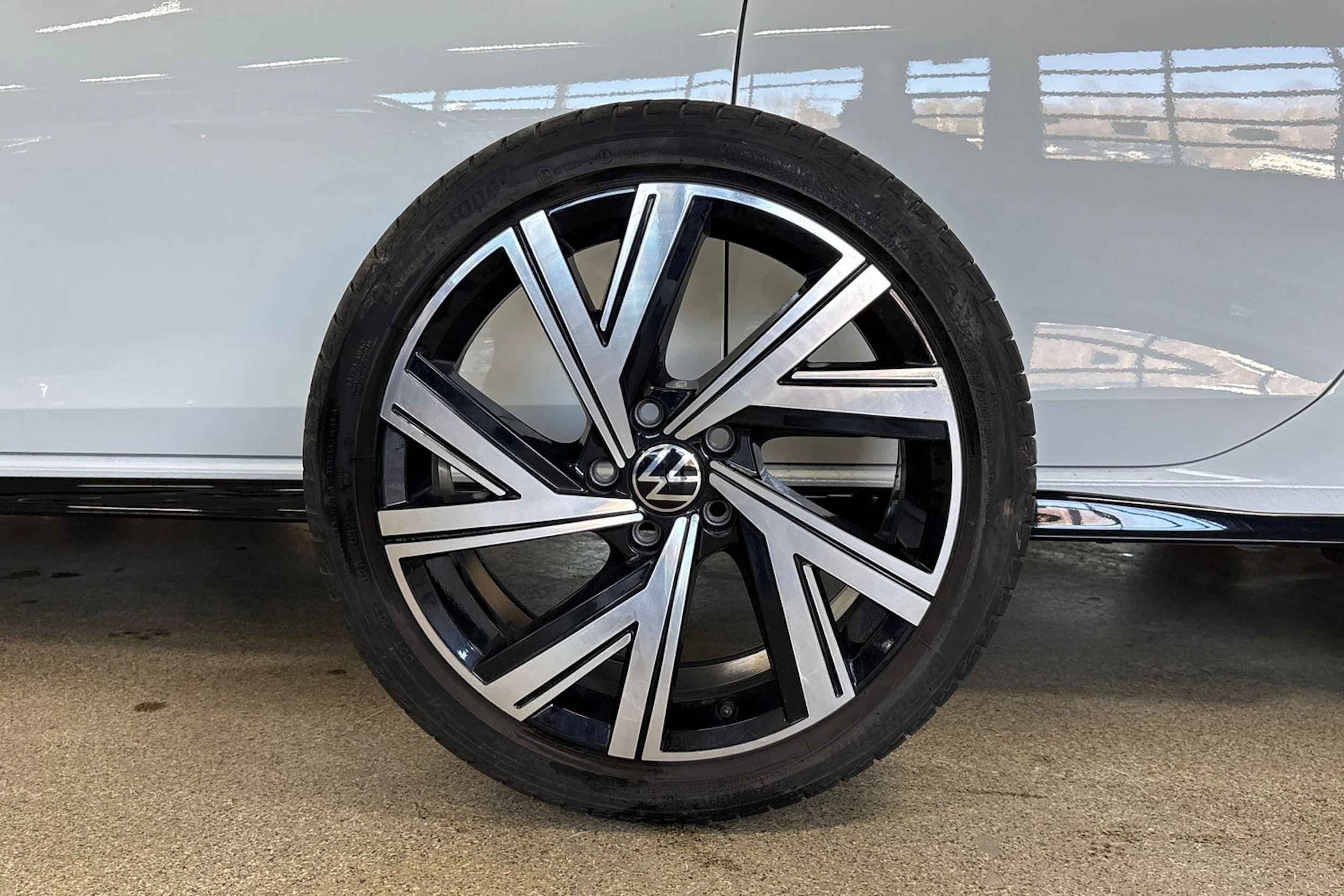 valkoinen Volkswagen Golf 2021 kuva 10.