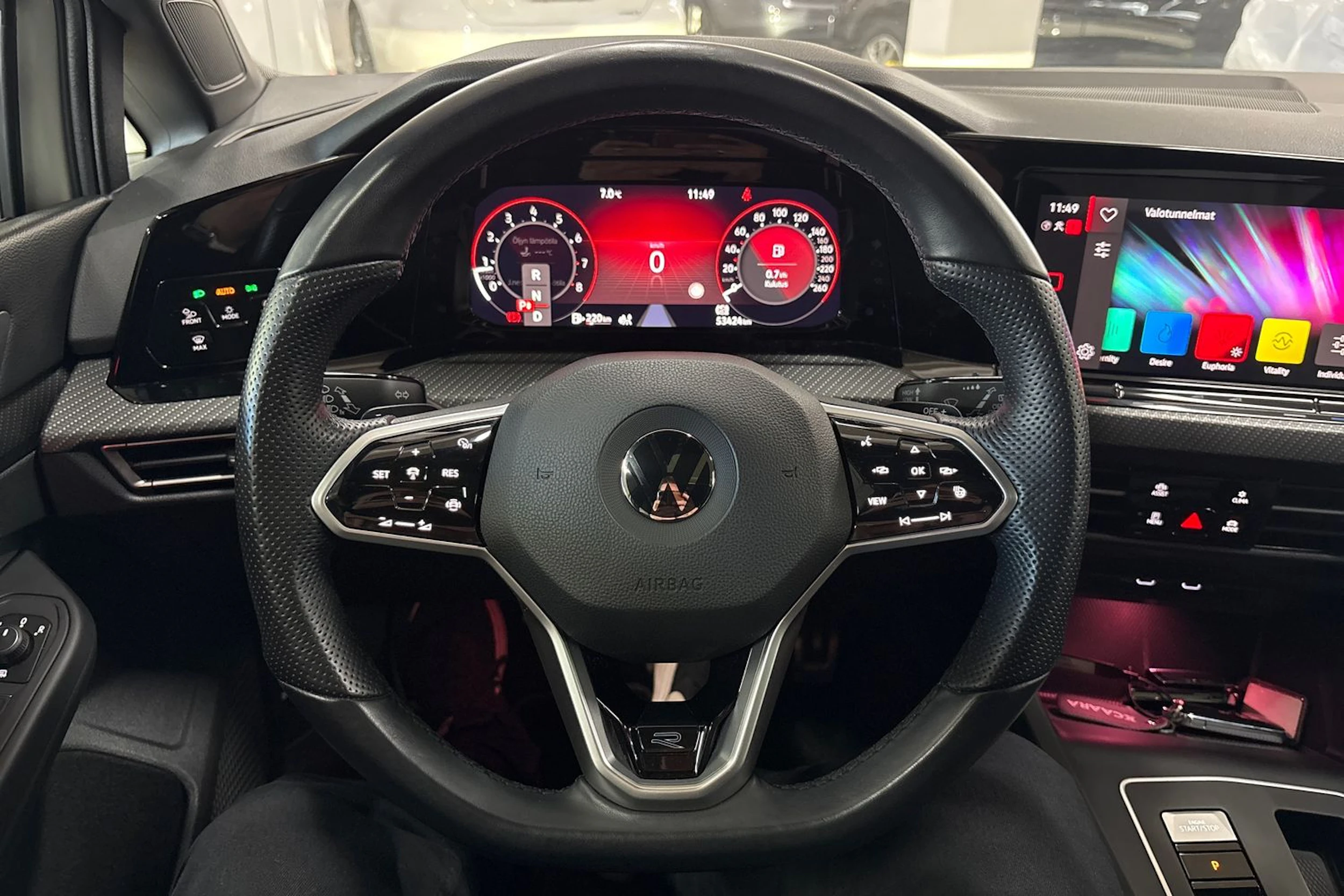 valkoinen Volkswagen Golf 2021 kuva 12.