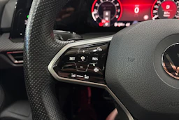 valkoinen Volkswagen Golf 2021 kuva 14.