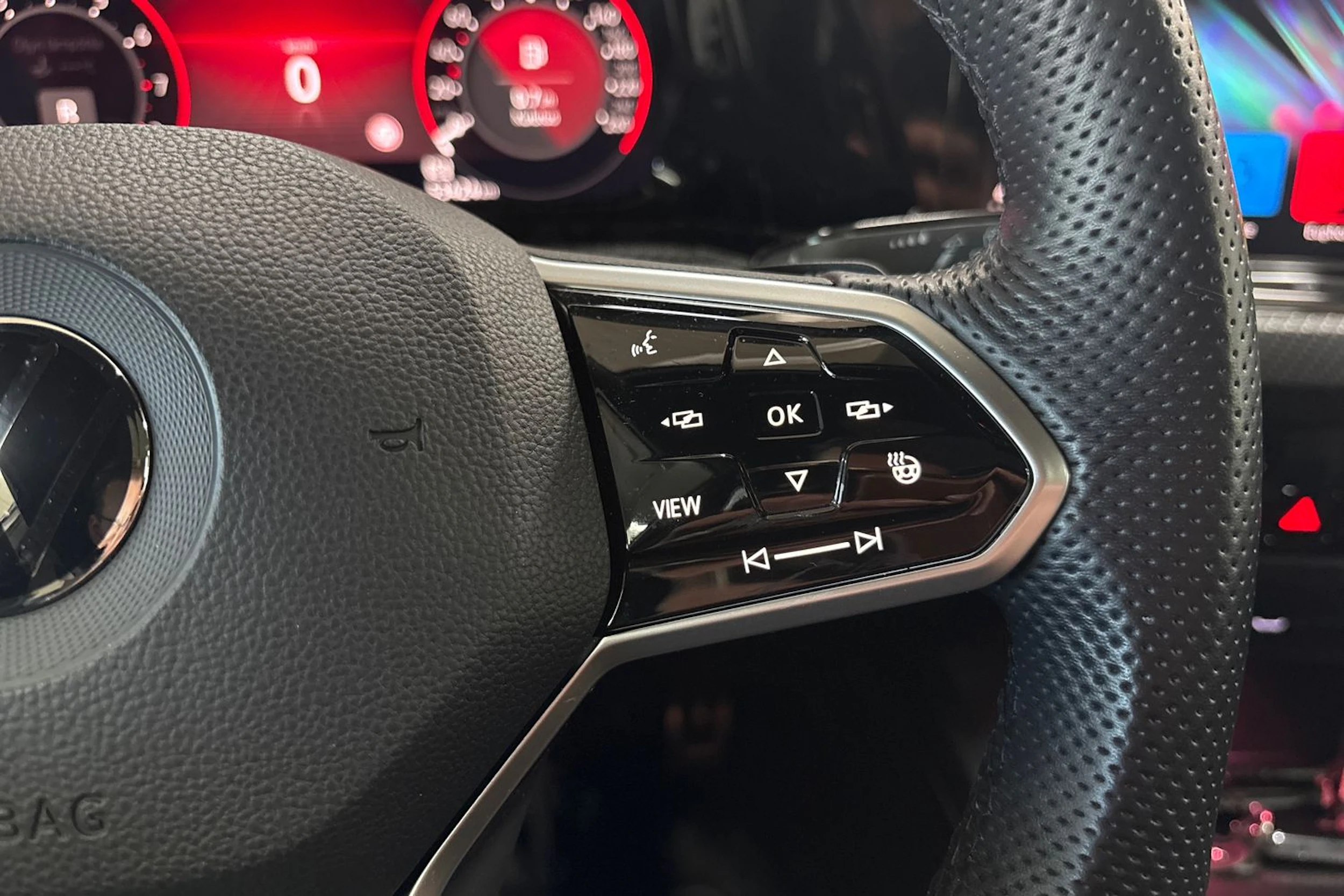 valkoinen Volkswagen Golf 2021 kuva 15.