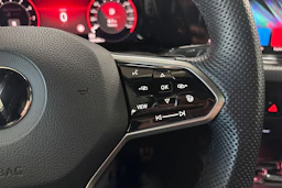 valkoinen Volkswagen Golf 2021 kuva 15.