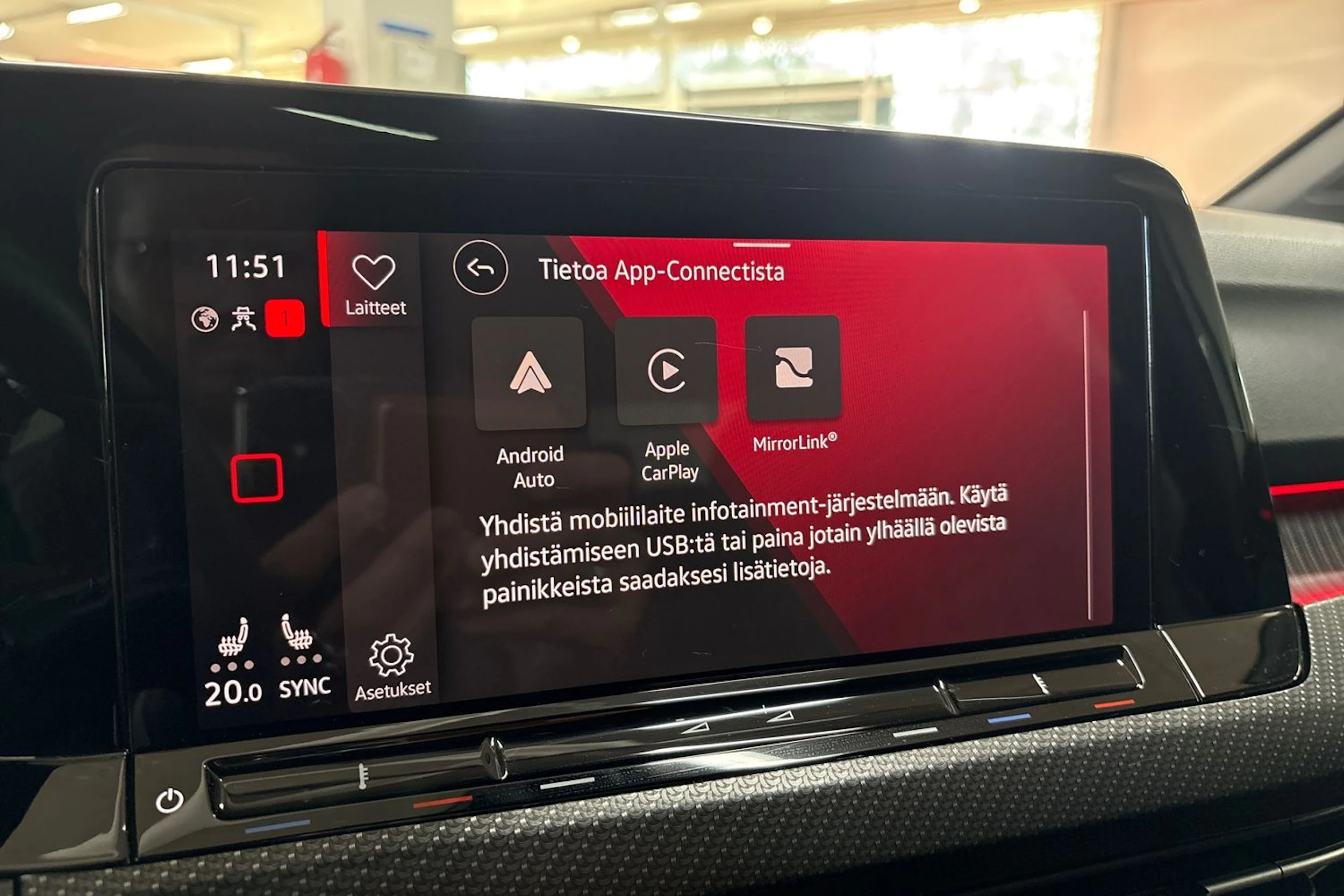 valkoinen Volkswagen Golf 2021 kuva 19.