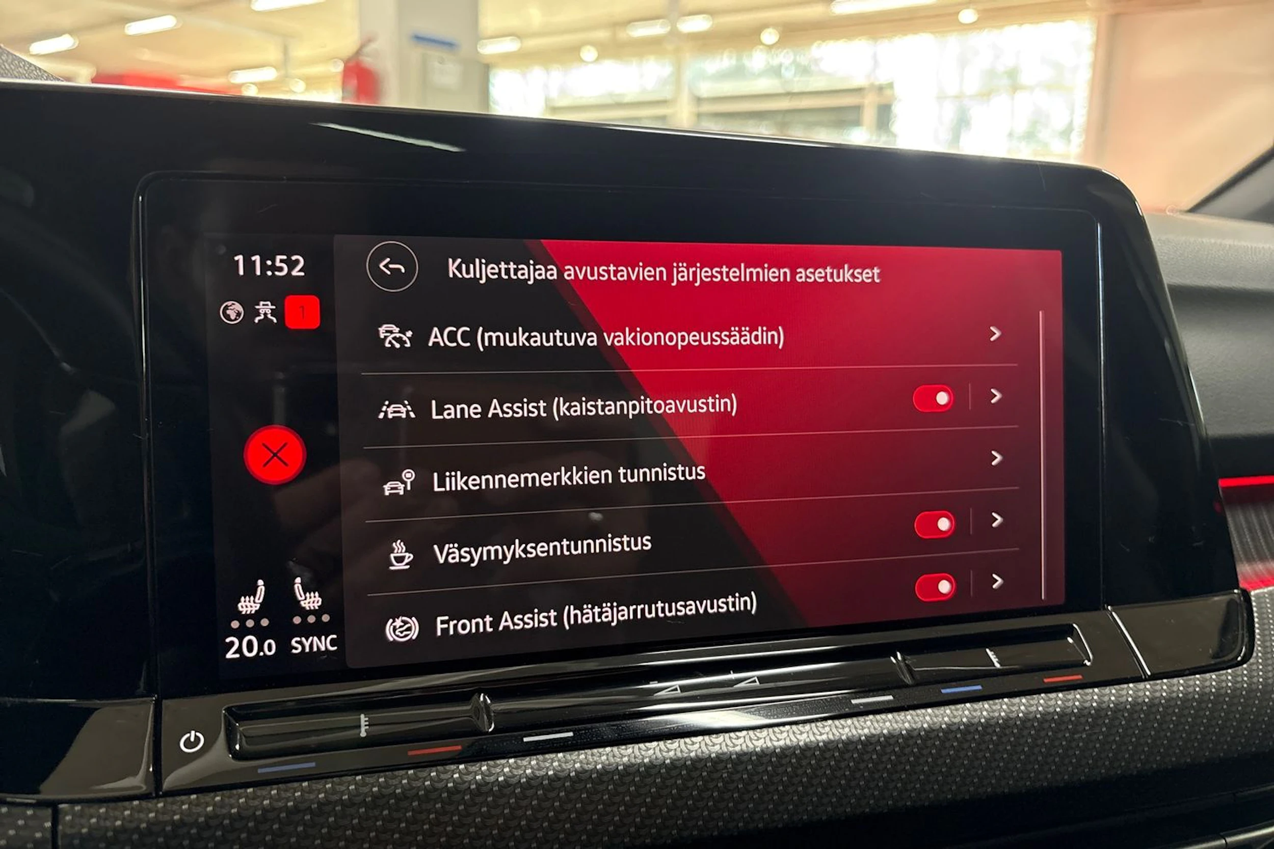 valkoinen Volkswagen Golf 2021 kuva 20.