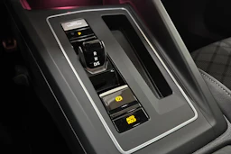 valkoinen Volkswagen Golf 2021 kuva 22.