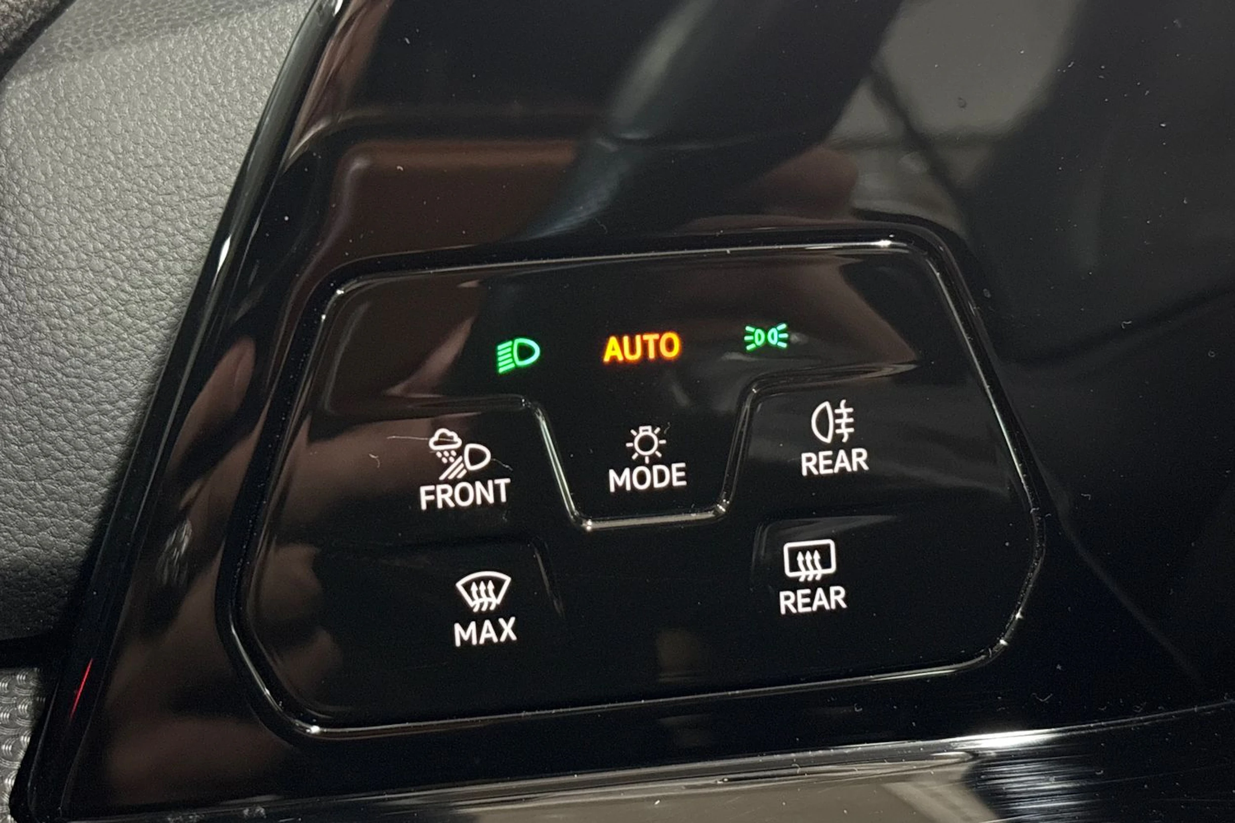 valkoinen Volkswagen Golf 2021 kuva 23.