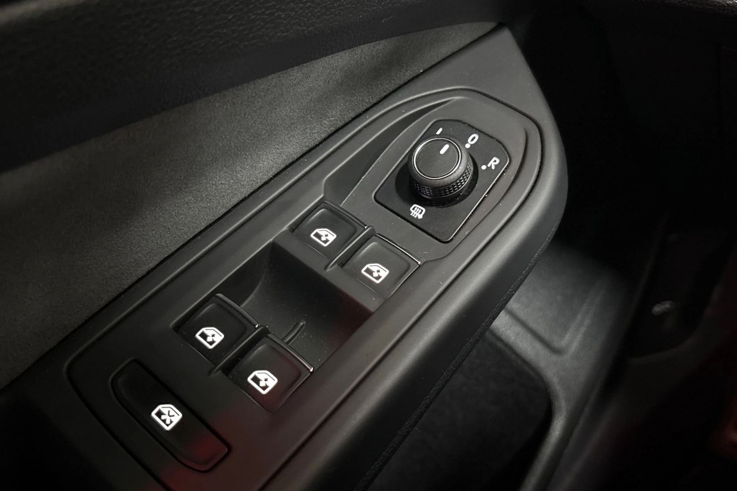 valkoinen Volkswagen Golf 2021 kuva 24.