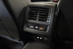 valkoinen Volkswagen Golf 2021 kuva 27.