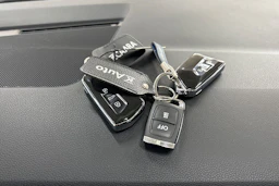 valkoinen Volkswagen Golf 2021 kuva 29.