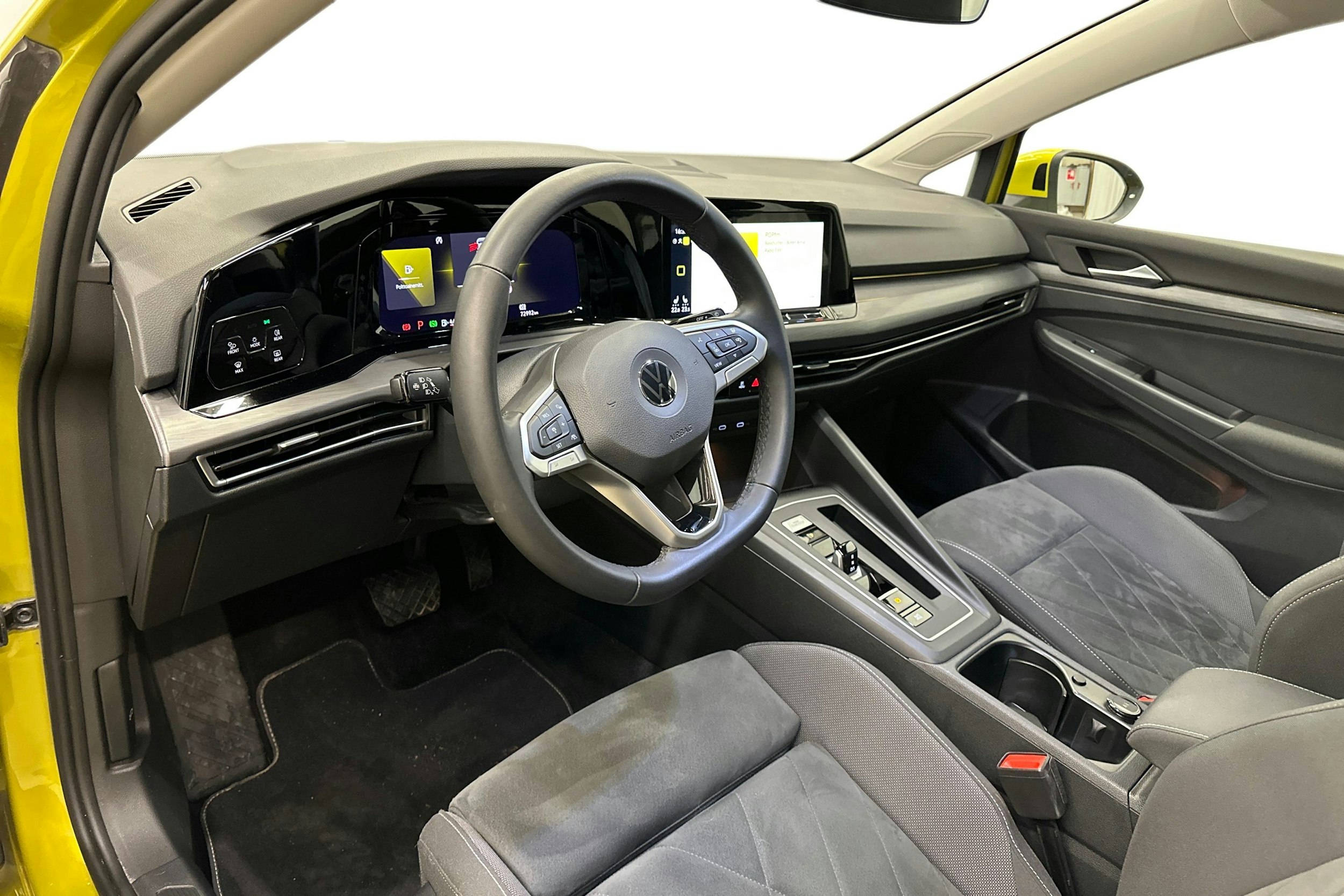 met. keltainen Volkswagen Golf 2021 kuva 7.