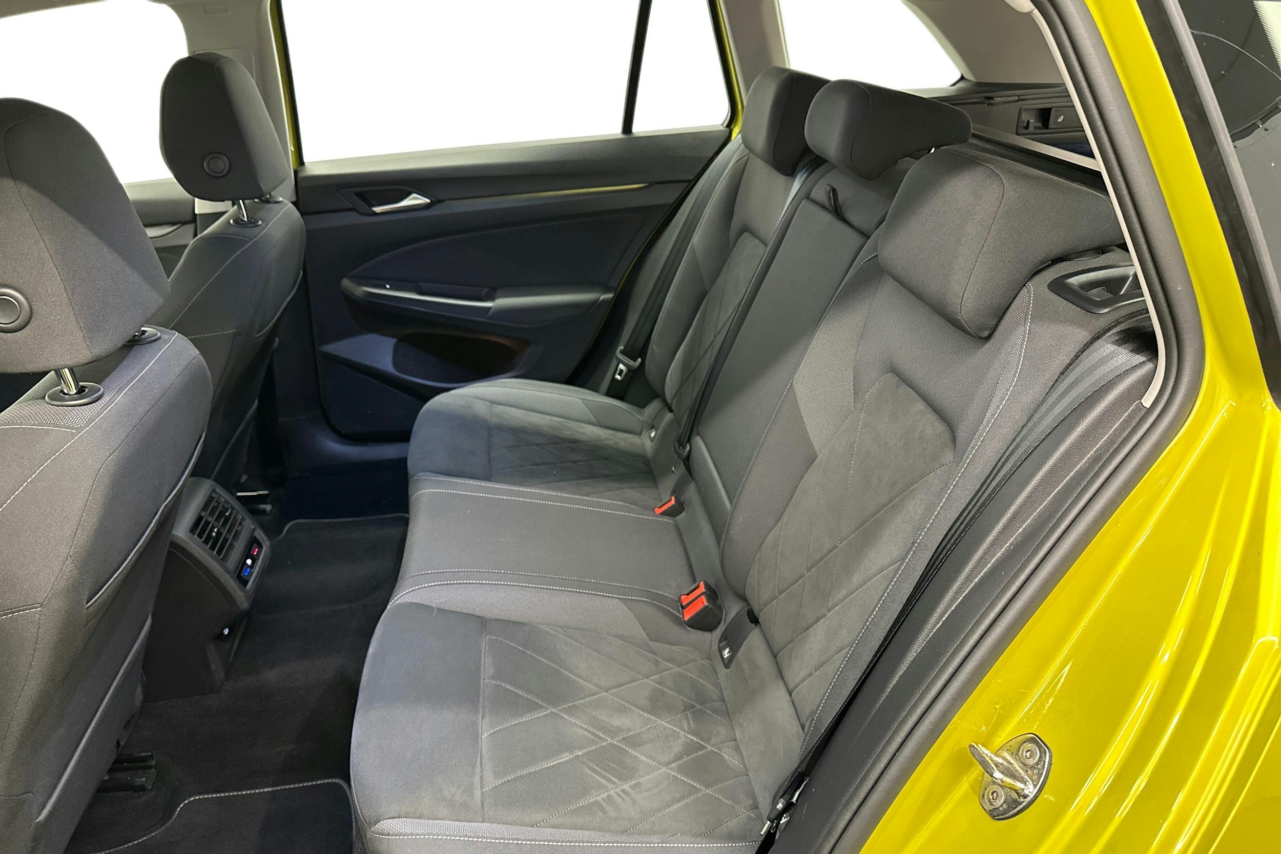 met. keltainen Volkswagen Golf 2021 kuva 10.