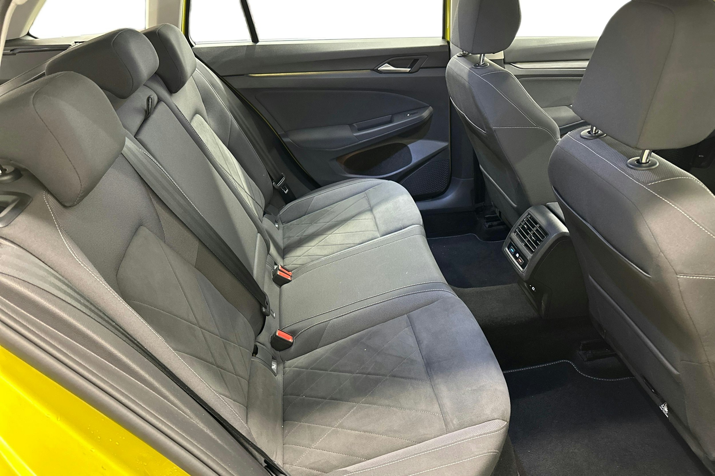 met. keltainen Volkswagen Golf 2021 kuva 11.