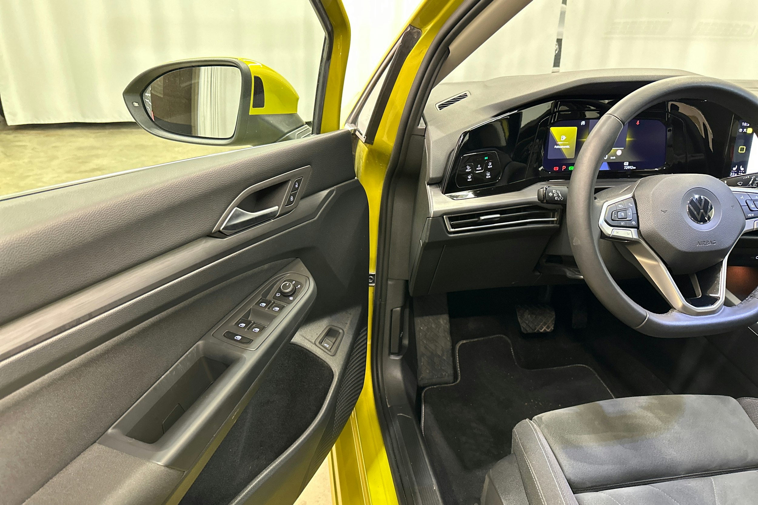 met. keltainen Volkswagen Golf 2021 kuva 14.