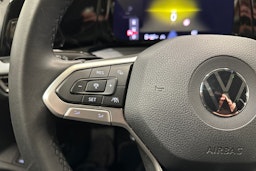 met. keltainen Volkswagen Golf 2021 kuva 16.