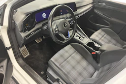valkoinen Volkswagen Golf 2021 kuva 6.