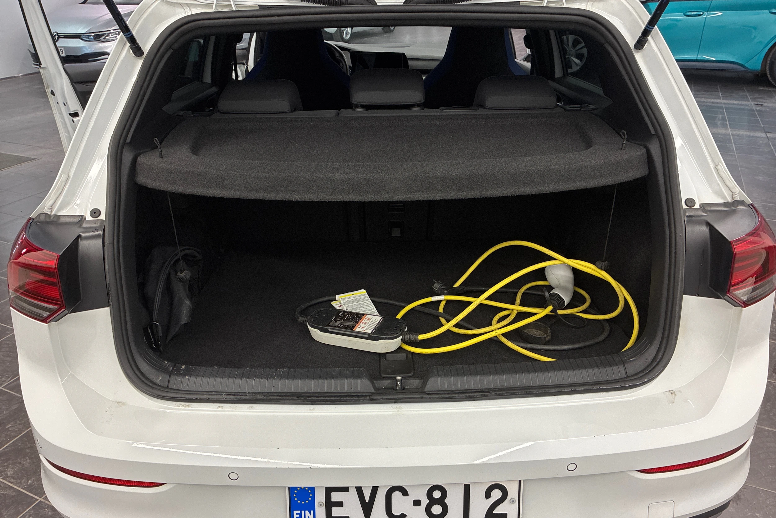 valkoinen Volkswagen Golf 2021 kuva 11.