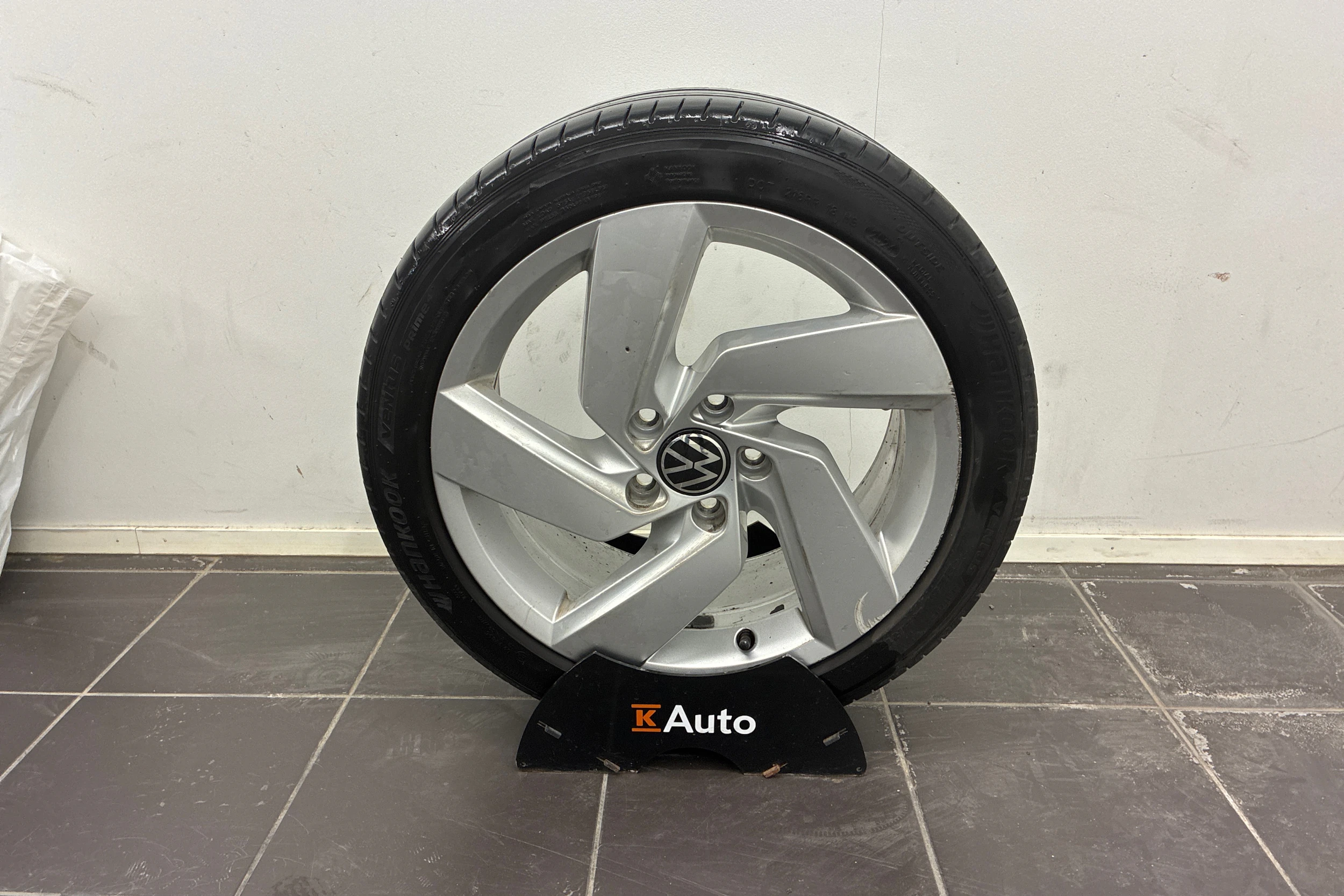 valkoinen Volkswagen Golf 2021 kuva 12.