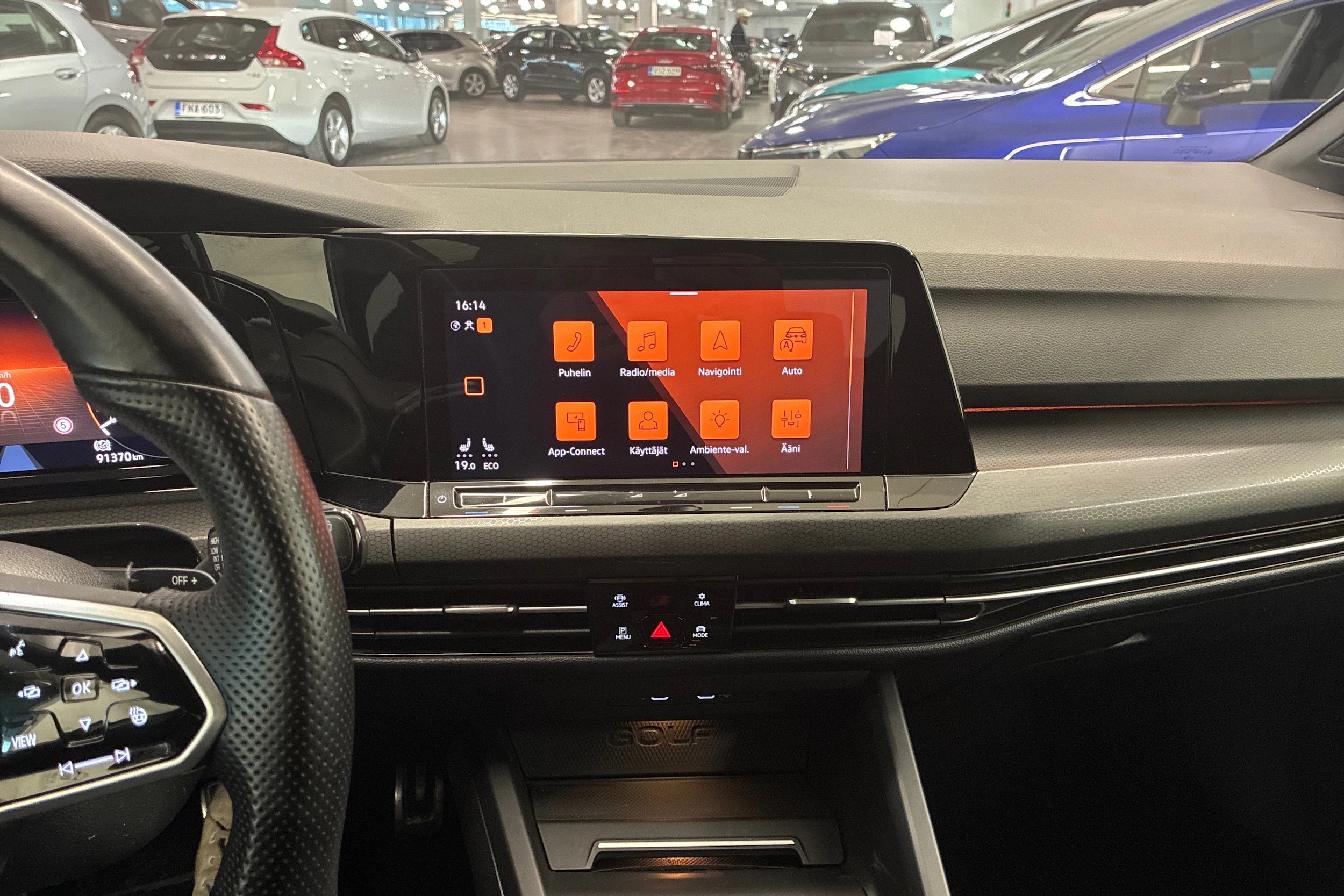 valkoinen Volkswagen Golf 2021 kuva 15.