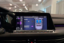 valkoinen Volkswagen Golf 2021 kuva 35.