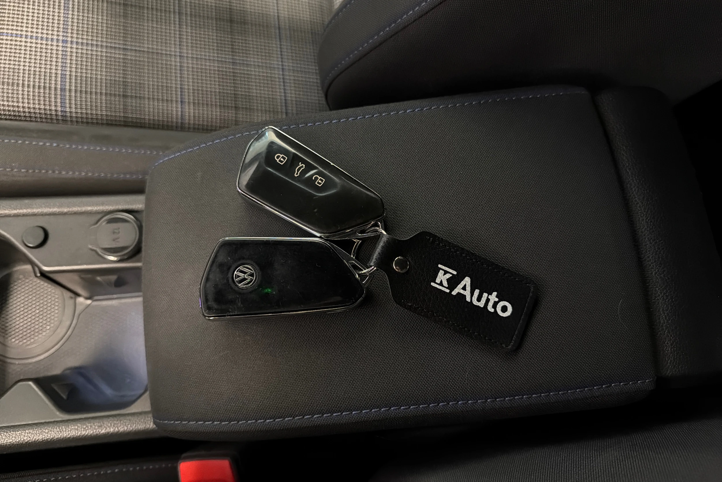 valkoinen Volkswagen Golf 2021 kuva 37.