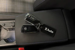 valkoinen Volkswagen Golf 2021 kuva 37.