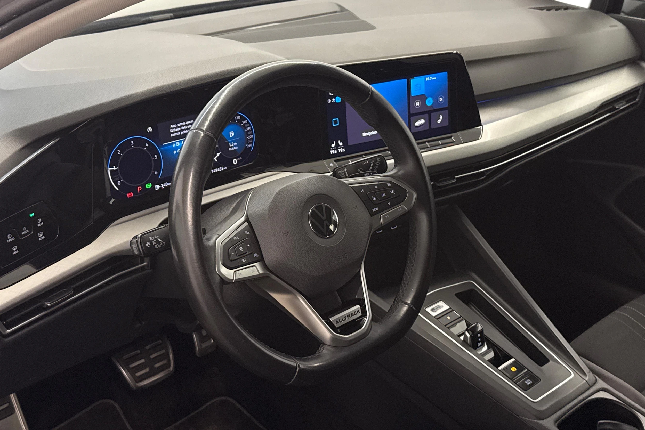 Musta Volkswagen GOLF 2021 kuva 8.