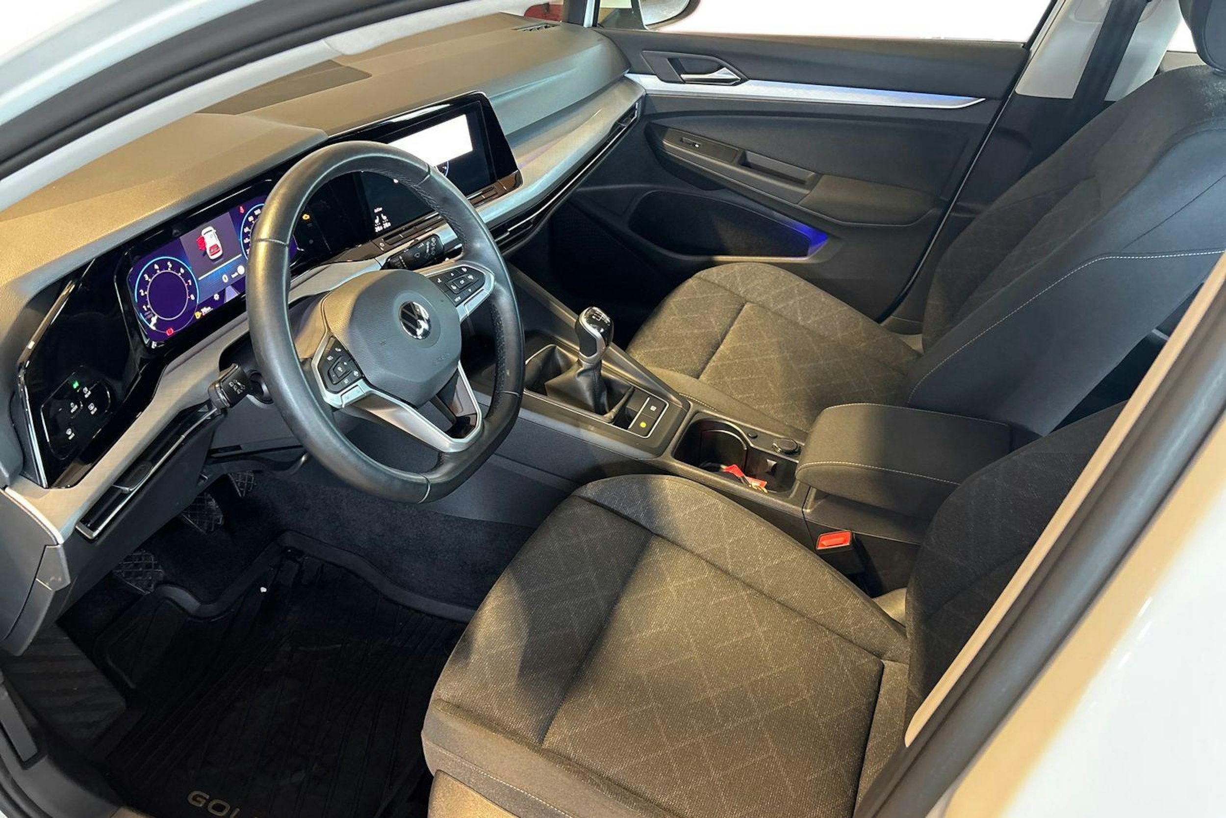 valkoinen Volkswagen Golf 2021 kuva 7.