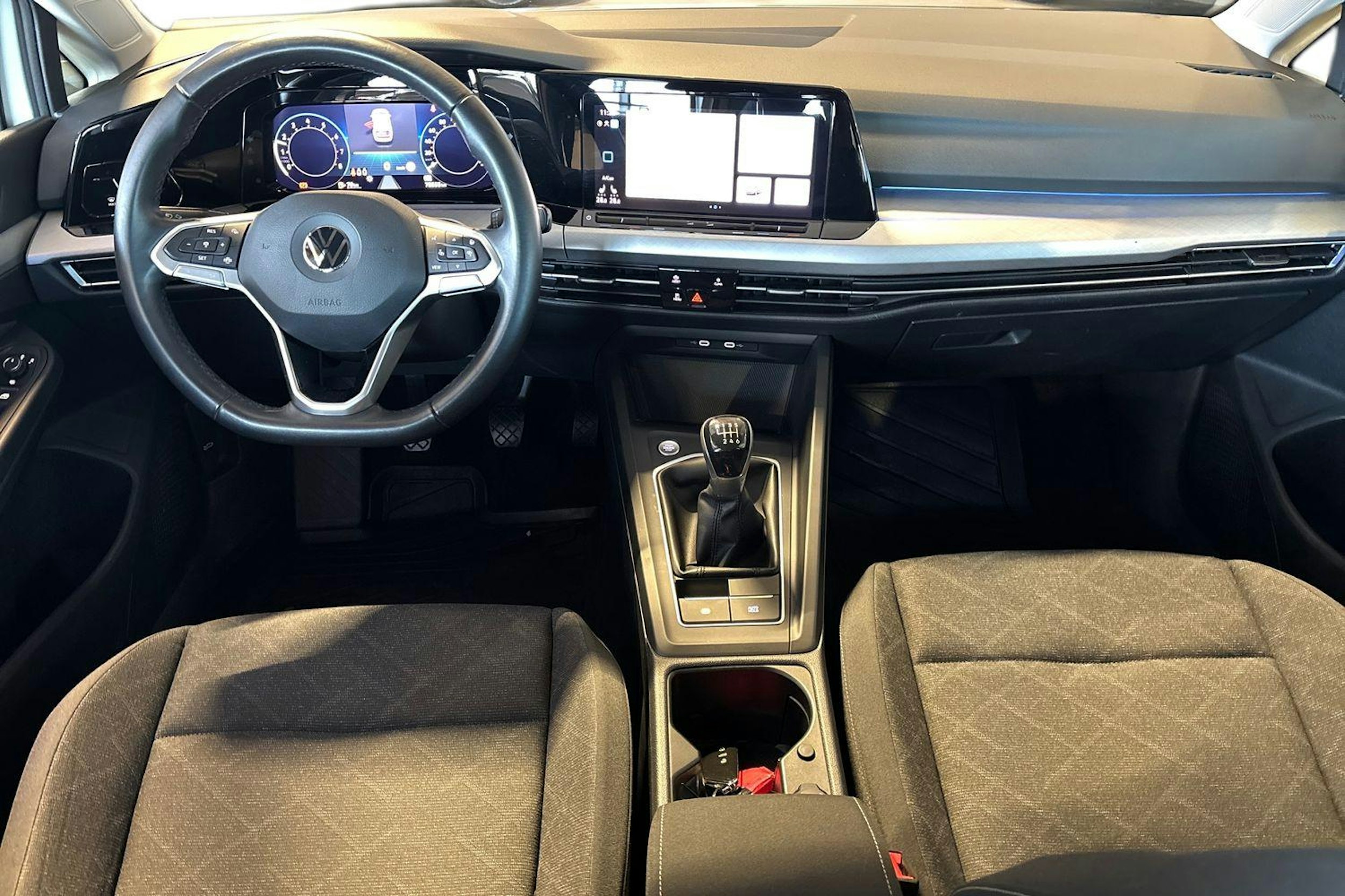 valkoinen Volkswagen Golf 2021 kuva 9.