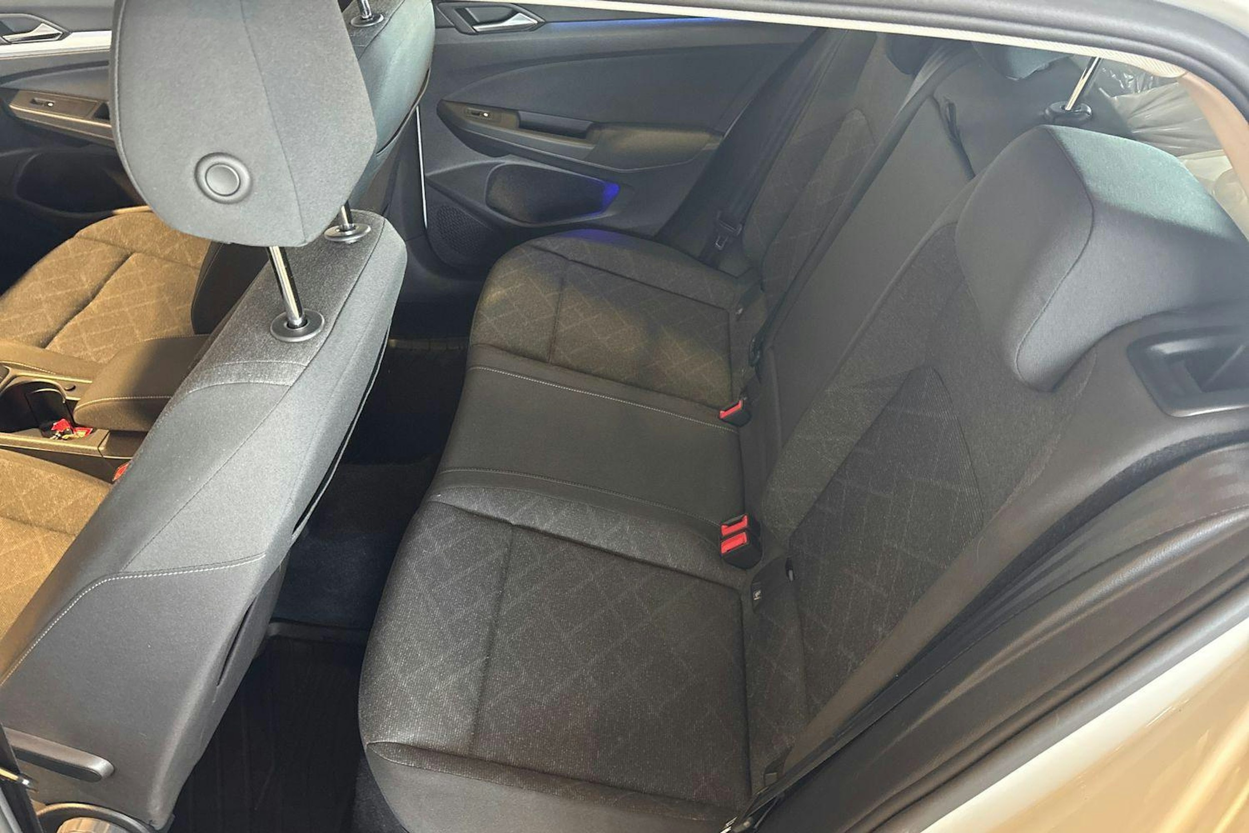 valkoinen Volkswagen Golf 2021 kuva 10.