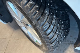 valkoinen Volkswagen Golf 2021 kuva 13.