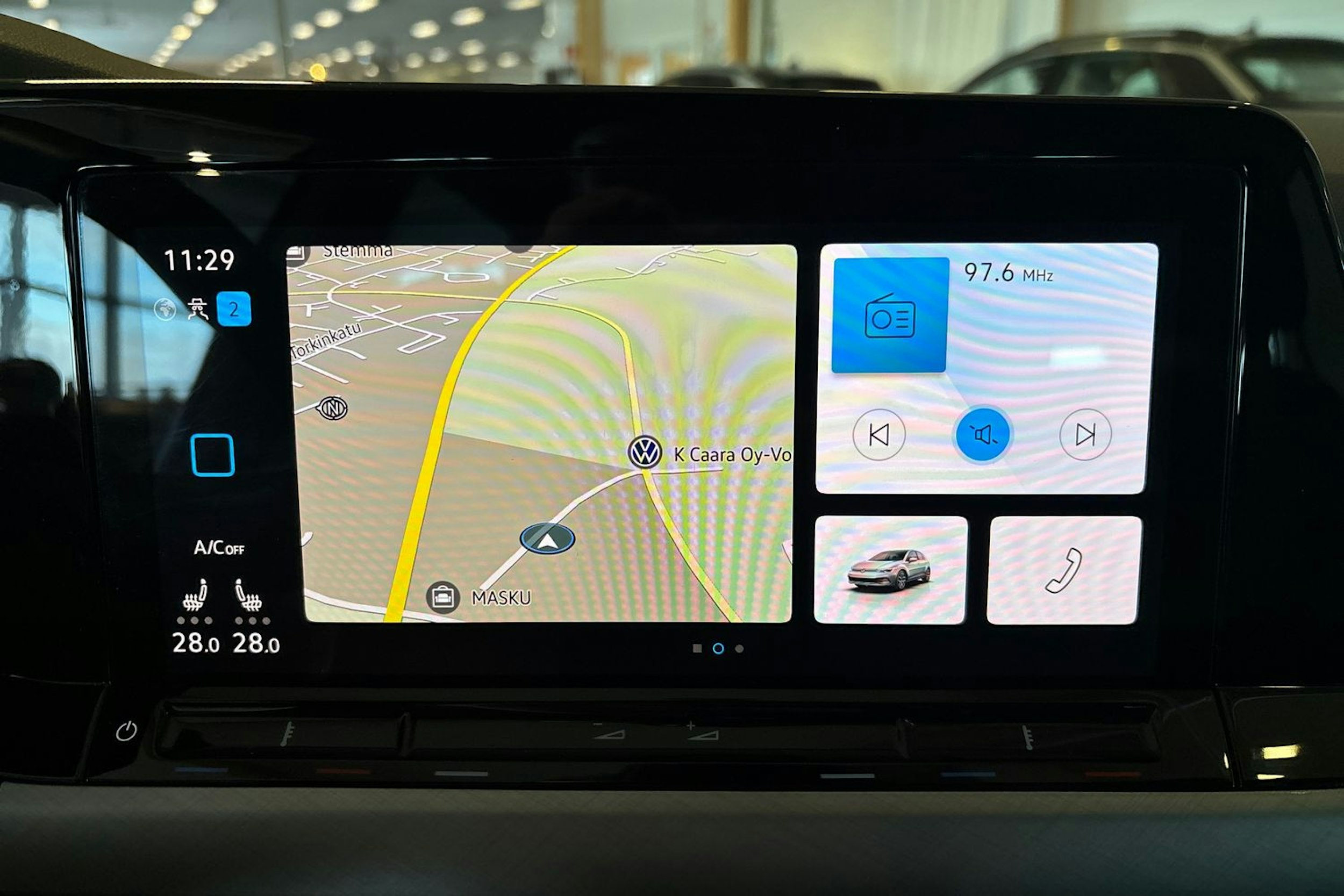 valkoinen Volkswagen Golf 2021 kuva 19.