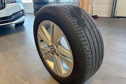 valkoinen Volkswagen Golf 2021 kuva 21.