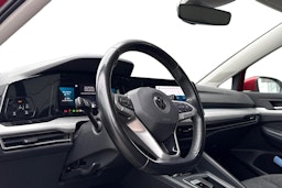 punainen Volkswagen Golf 2021 kuva 3.