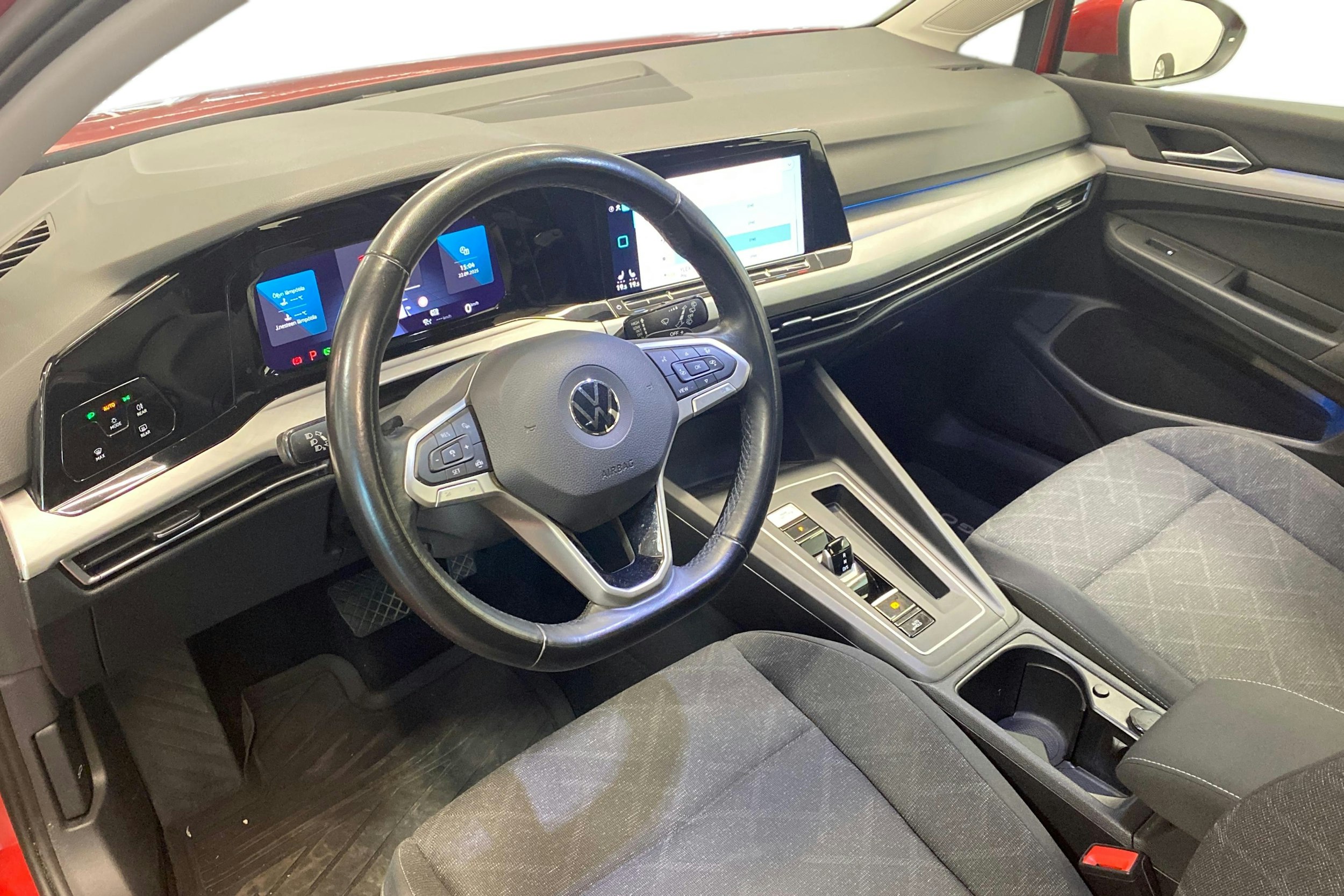 punainen Volkswagen Golf 2021 kuva 7.