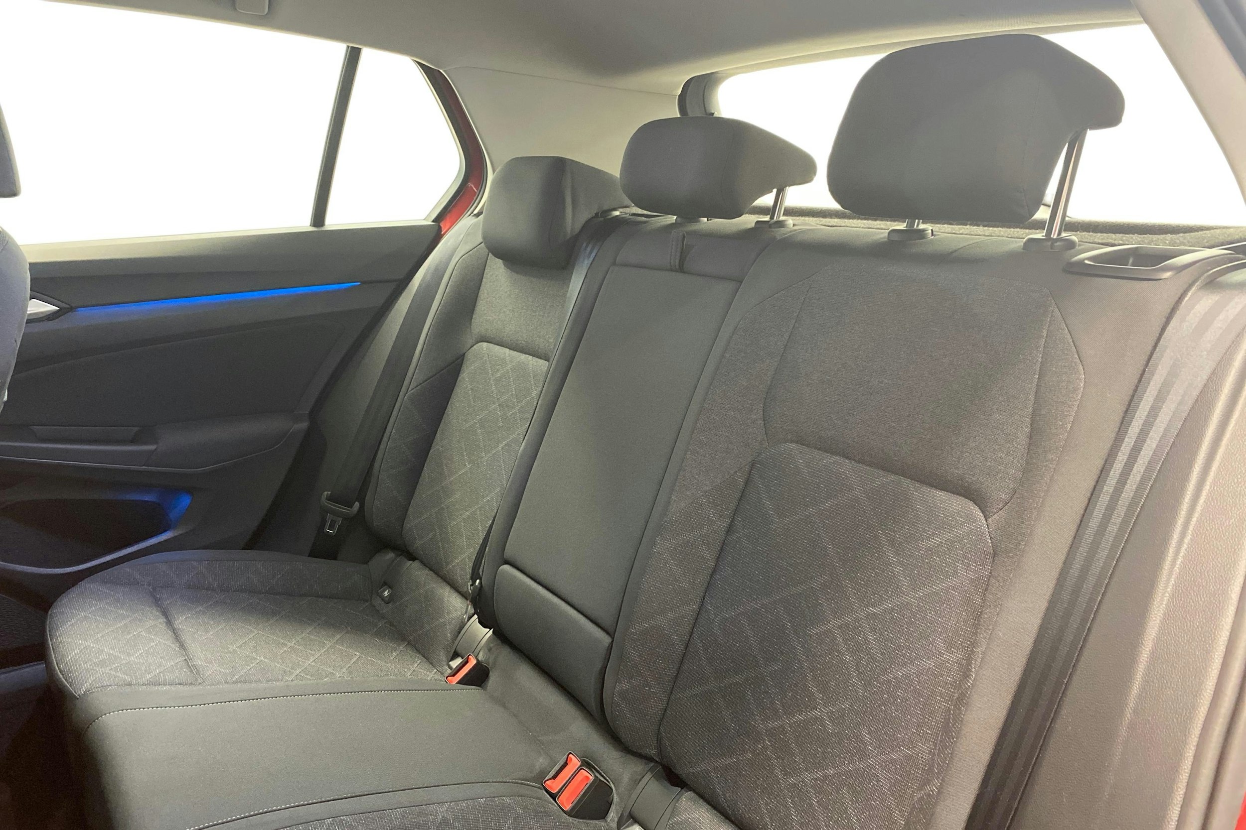 punainen Volkswagen Golf 2021 kuva 10.