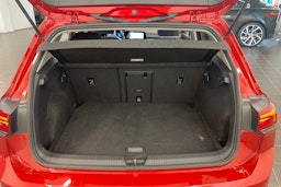 punainen Volkswagen Golf 2021 kuva 17.