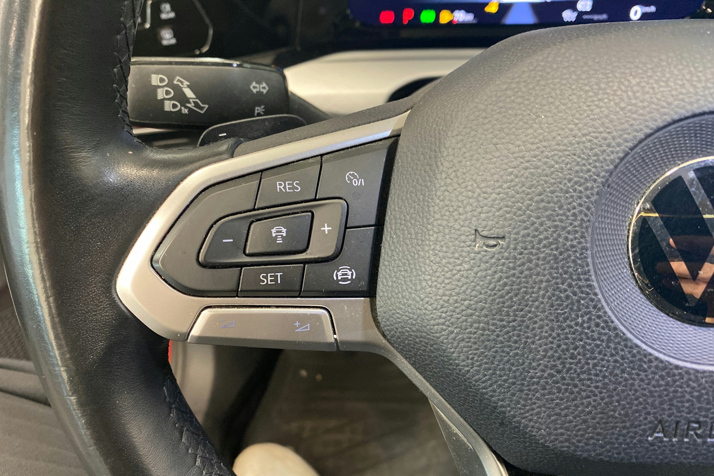 punainen Volkswagen Golf 2021 kuva 21.