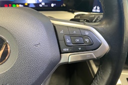 punainen Volkswagen Golf 2021 kuva 22.