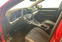 punainen Volkswagen Golf 2021 kuva 3.