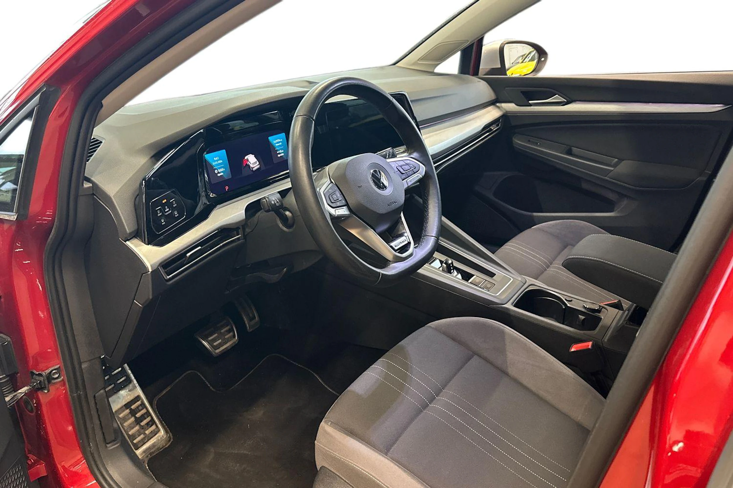punainen Volkswagen Golf 2021 kuva 6.