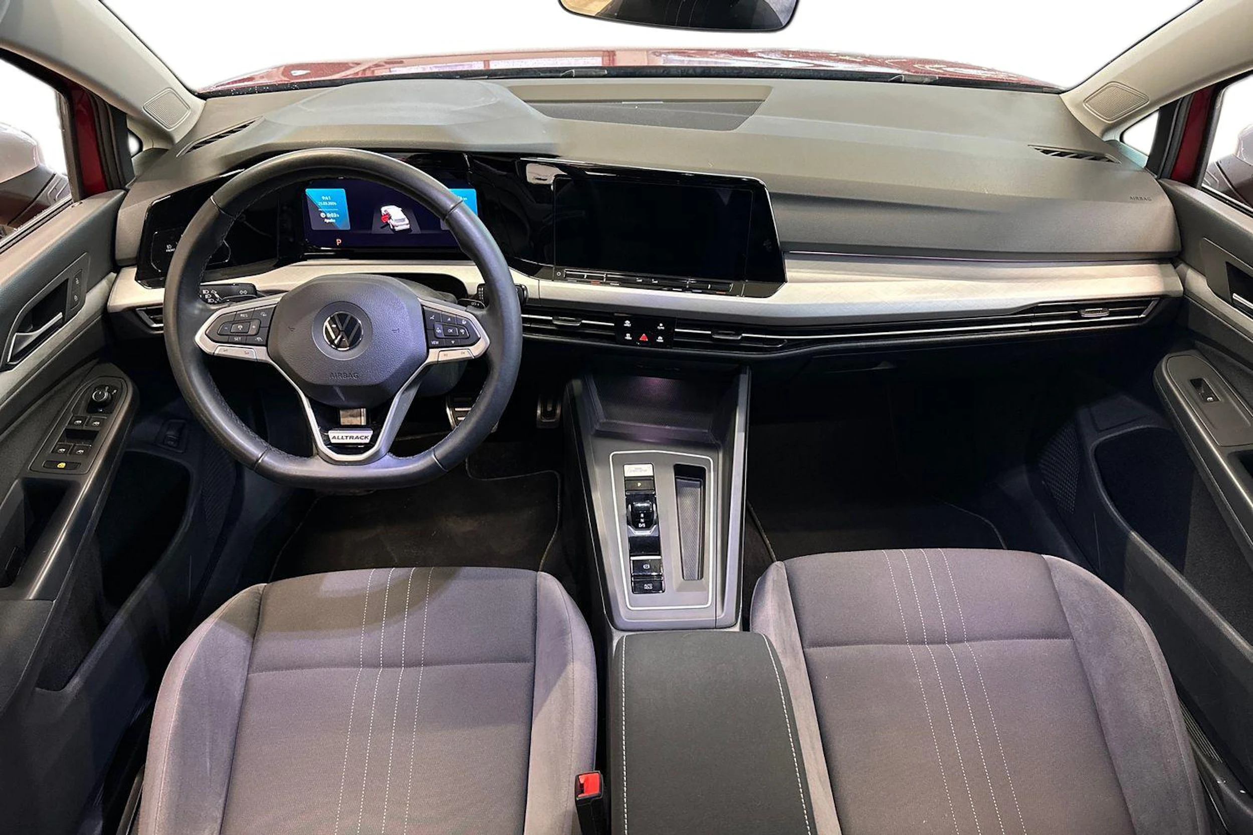 punainen Volkswagen Golf 2021 kuva 7.