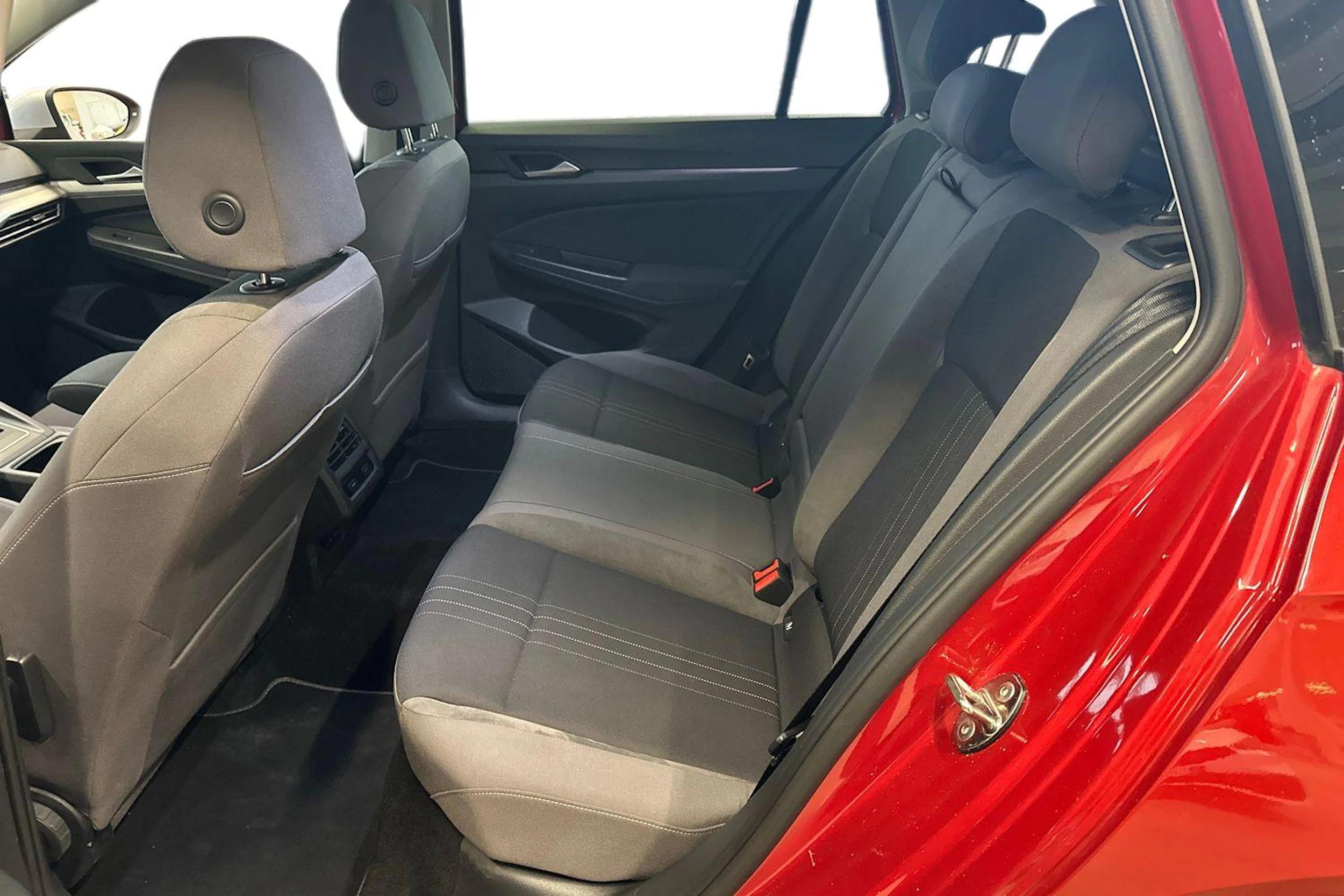 punainen Volkswagen Golf 2021 kuva 8.