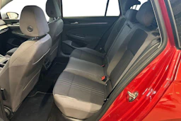 punainen Volkswagen Golf 2021 kuva 8.