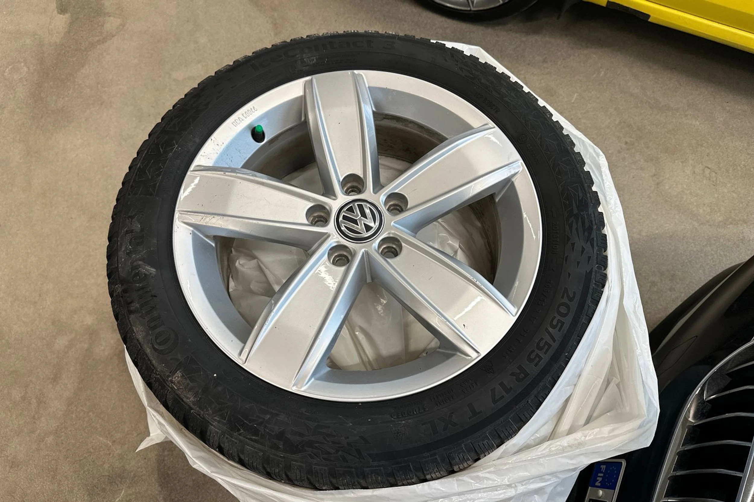 punainen Volkswagen Golf 2021 kuva 10.