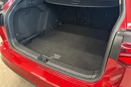 punainen Volkswagen Golf 2021 kuva 13.