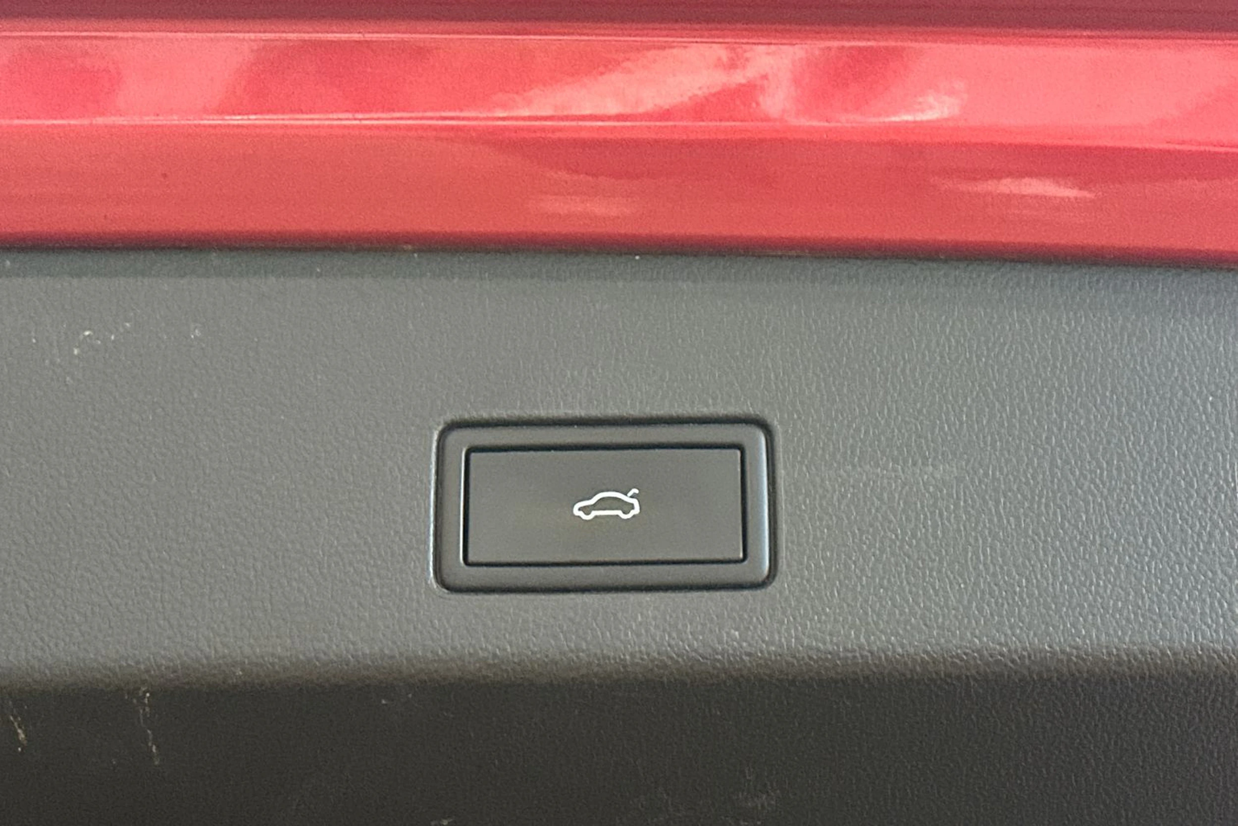 punainen Volkswagen Golf 2021 kuva 17.