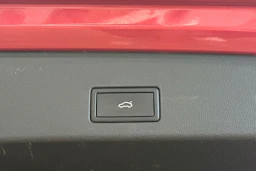 punainen Volkswagen Golf 2021 kuva 17.