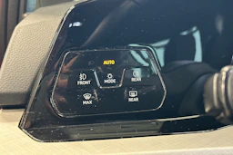 punainen Volkswagen Golf 2021 kuva 23.