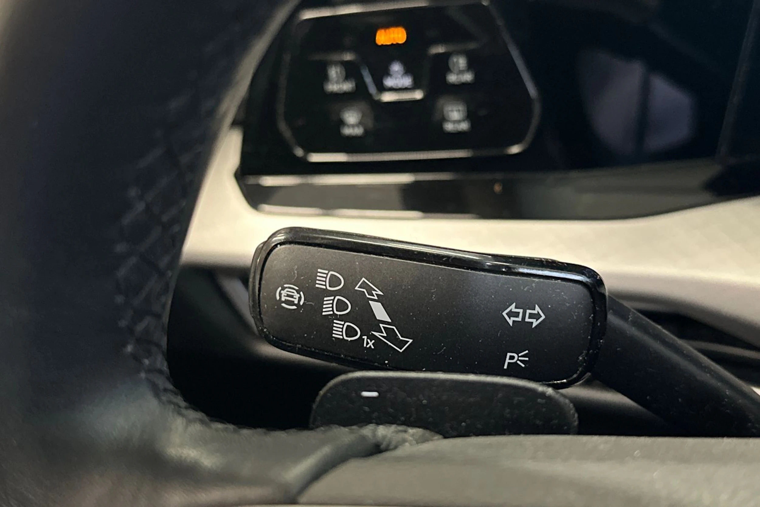 punainen Volkswagen Golf 2021 kuva 24.