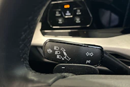 punainen Volkswagen Golf 2021 kuva 24.
