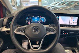 punainen Volkswagen Golf 2021 kuva 25.